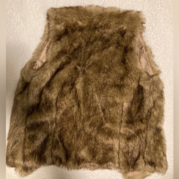 Dynamite faux fur vest brown NWOT - Picture 3 of 4